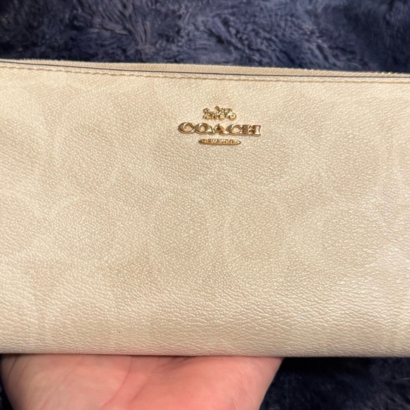 NWOT Coach Long Zip Around Wallet In Signature Canvas Gold/Light Khaki Chalk - Picture 9 of 13